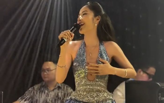 Nam Em gặp sự cố khi hát live