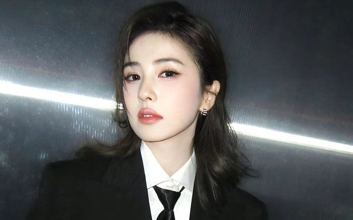 Bạch Lộc khác lạ trong loạt ảnh mới