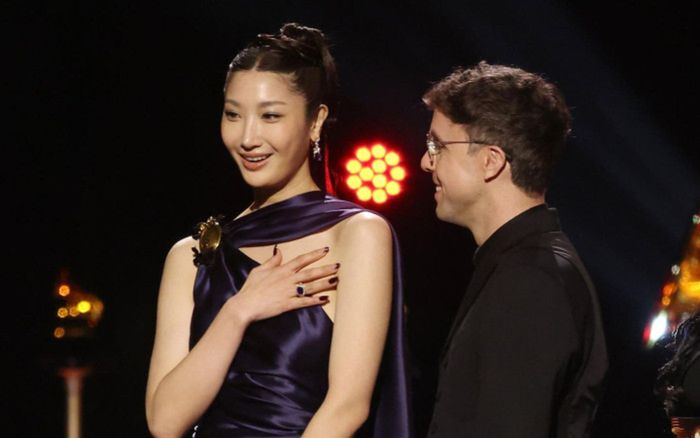 EJAE chỉ ăn may với thành công của 'Golden'?