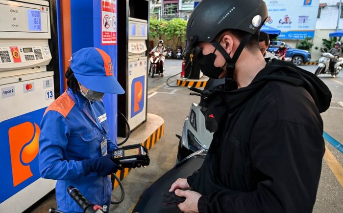 Giá xăng dầu hôm nay 8/2: Tiếp tục tăng