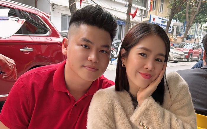 Lê Phương và chồng tình tứ đi dạo ở Hà Nội ngay cận Tết