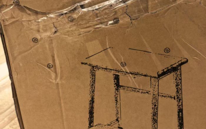 Mua ghế qua mạng, người đàn ông ngỡ ngàng khi nhận thêm 'món quà' giá trị hơn 1 tỷ đồng