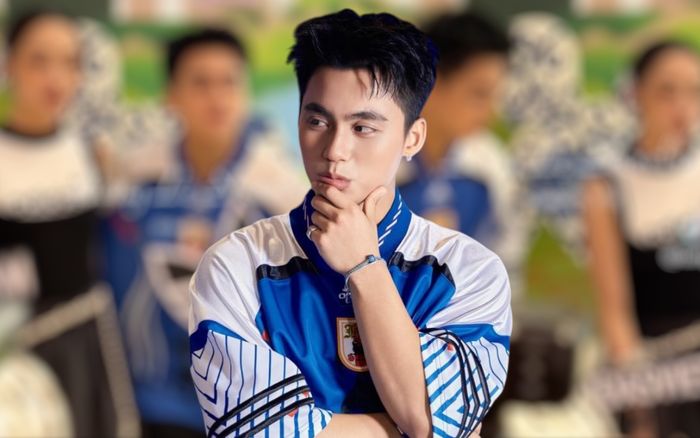 Clip bắt trọn hành động 10 điểm của MONO khi sánh đôi cùng đồng nghiệp nữ