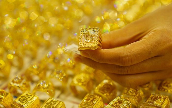 Tin tài chính hôm nay 10/3: Giá vàng bật tăng mạnh, USD biến động