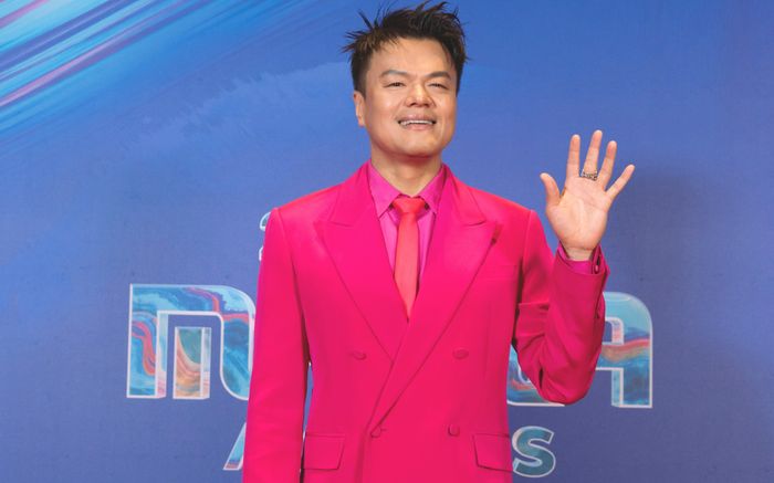 'Cha đẻ' JYP Entertainment từ chức