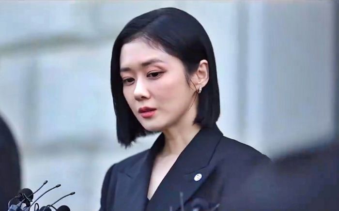 Jang Nara dự lễ tang nhân viên công ty quản lý cũ đột ngột qua đời