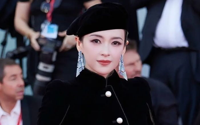 Chương Tử Di hạ mình đi xin kịch bản để đóng phim