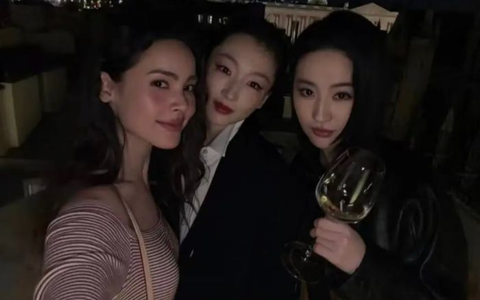 Thần thái sang chảnh của Lưu Diệc Phi tại bữa tiệc ở Tuần lễ thời trang Paris