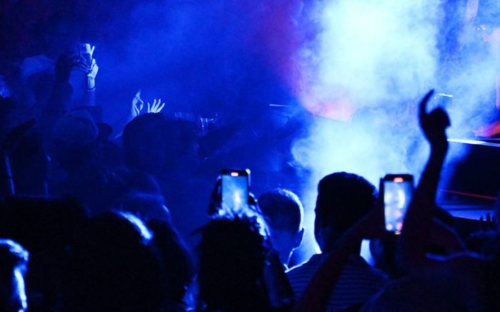 Sập giàn đèn sân khấu ca nhạc, 15 khán giả bị thương