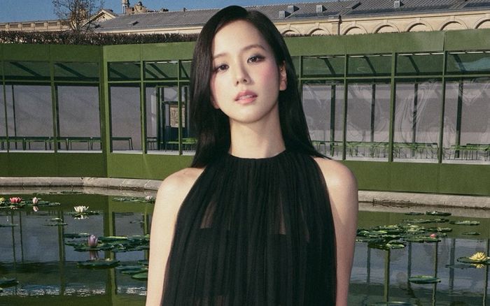 Choáng ngợp với sắc vóc của Jisoo (BLACKPINK)