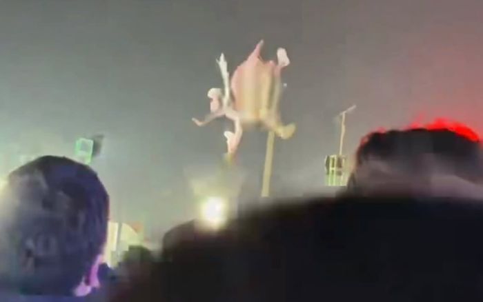 Nữ nghệ sĩ xiếc đu dây rơi từ trên cao xuống đất, cảnh tượng khiến khán giả bàng hoàng