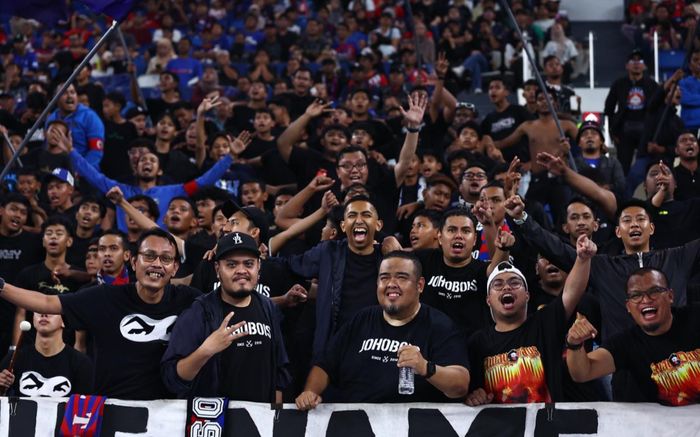 CĐV Malaysia ăn mừng khi đội nhà chính thức không bị AFC xử thua