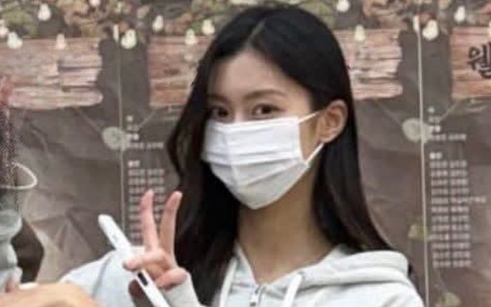 Nữ ca sĩ bị 'tống cổ' khỏi showbiz hiếm hoi được bắt gặp