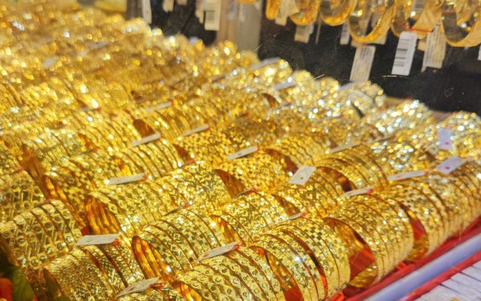 Tin tài chính hôm nay 13/3: Giá vàng giảm mạnh, USD tiếp tục tăng