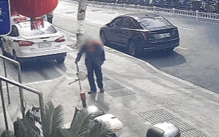 Cụ ông 76 tuổi vượt 2.200 km đi tìm cháu gái, nói lý do khiến ai cũng nghẹn ngào