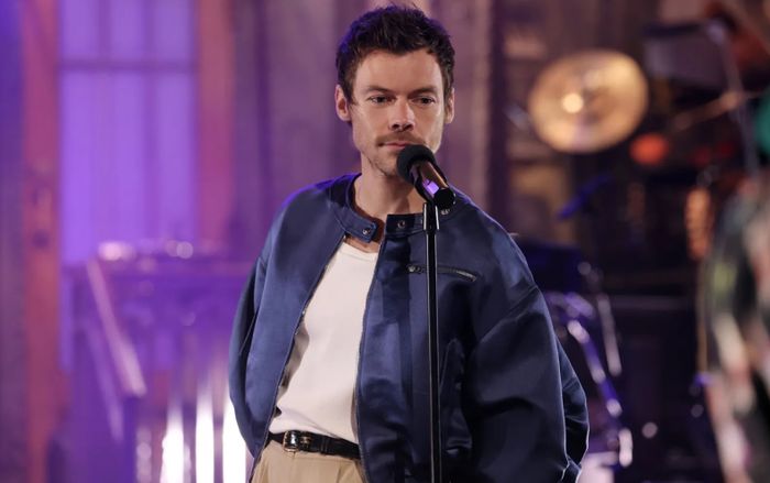 Harry Styles phá kỷ lục tồn tại gần một thập kỷ, khẳng định vị thế ngôi sao toàn cầu