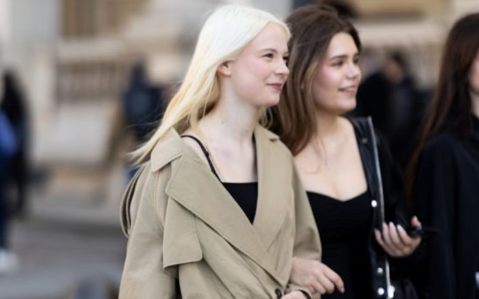 Trench coat trở thành item hot nhất mùa này