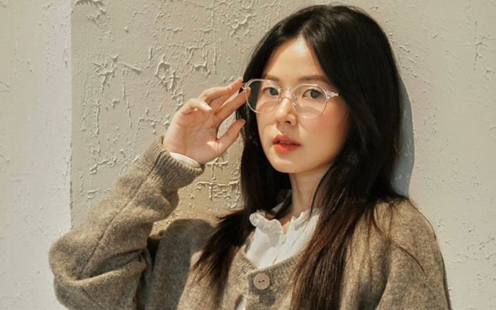 Visual 'hack tuổi' gây thương nhớ của Midu khi lên giảng đường