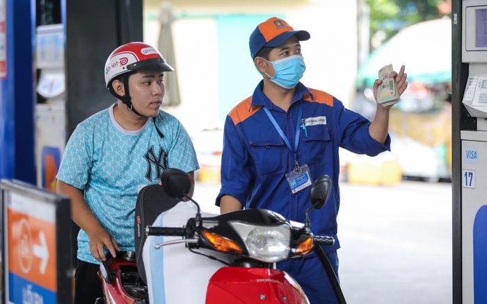 Giá xăng dầu hôm nay 16/3: Thế giới tăng so với tuần trước