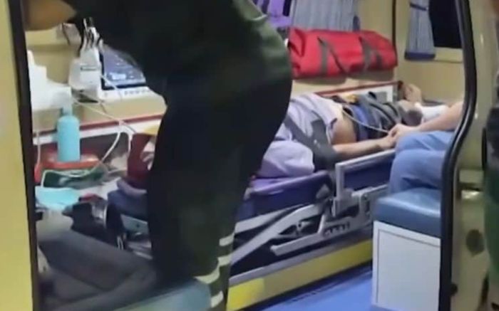 Đi vệ sinh lúc nửa đêm, ông cụ bị con thú khổng lồ đạp tử vong