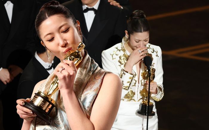 'Golden': Từ bản demo thu vội trên taxi đến ca khúc viết nên lịch sử Kpop