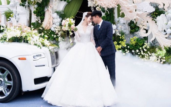 Chiếc xe hơn 20 tỷ trong đám cưới tiền vệ Phạm Đức Huy