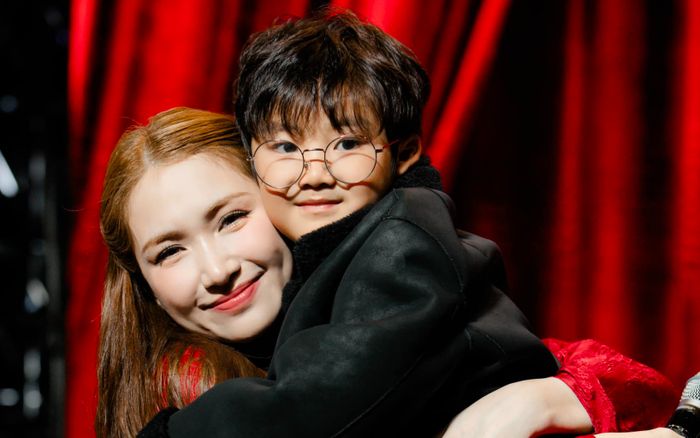 Động thái cứng rắn của Hòa Minzy dành cho con trai