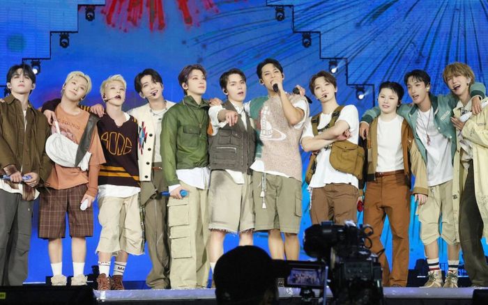 SEVENTEEN vướng cáo buộc gian lận doanh số album