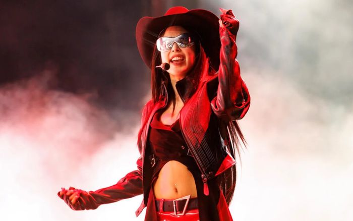 Jennie làm nên lịch sử tại Lollapalooza 2026