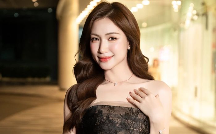 Hòa Minzy báo tin mừng