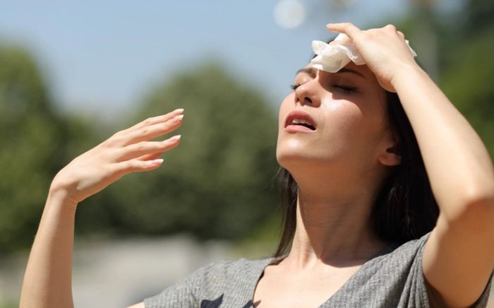 Trời bắt đầu nắng nóng, những thói quen nào dễ gây sốc nhiệt?