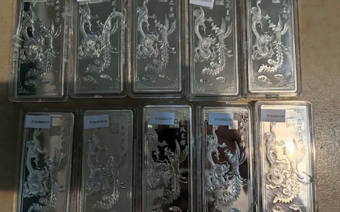 Bỏ hơn 170 triệu đồng mua bạc đầu tư, người đàn ông nhận cái kết 'ê chề'