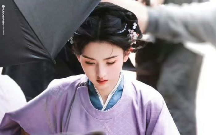 Tống Tổ Nhi gây sốt với tạo hình cổ trang