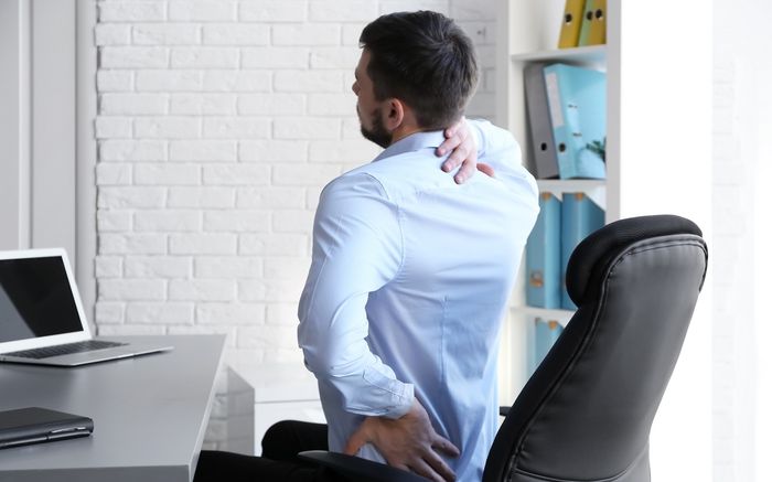 Ngồi sai tư thế khi làm việc: Tác hại không nằm ở lưng mà ở một cơ quan ít ai ngờ