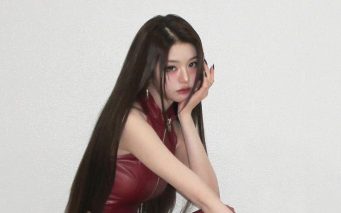 Jang Won Young (IVE) khoe vẻ ngoài đầy thần thái