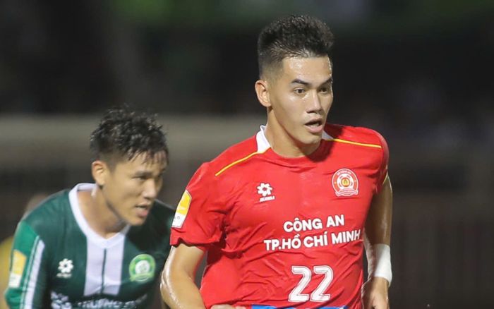 Tiến Linh bỏ lỡ khó tin, tiền vệ Việt kiều lại rực sáng