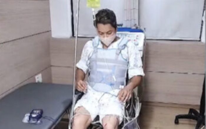 Nam ca sĩ bị liệt suốt đời vì tai nạn giao thông, vợ ly hôn dẫn 2 con ra nước ngoài