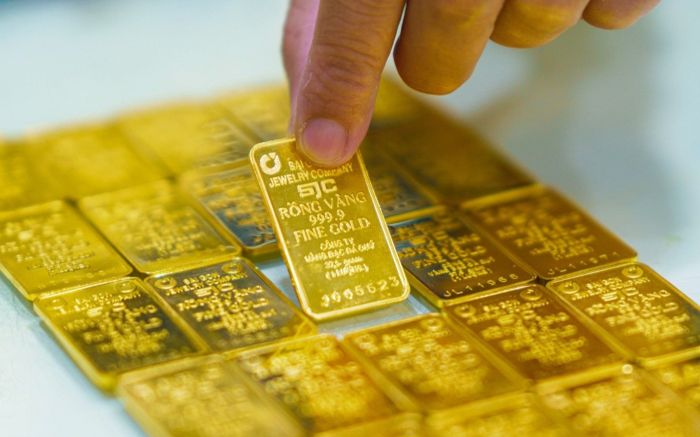 Vàng 'bốc hơi' tới 15 triệu đồng/lượng: Điều gì đang xảy ra?