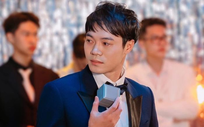 Hoà Minzy dừng lại với Văn Toàn