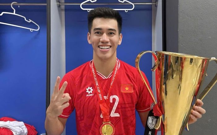 Gần 10 tỷ cho tiền đạo Tiến Linh