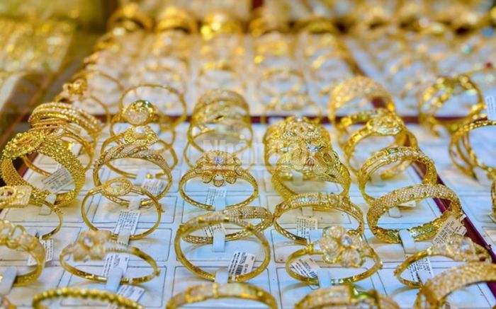 Tin tài chính hôm nay 21/3: Vàng lao dốc hơn 5 triệu, USD tiếp tục tăng