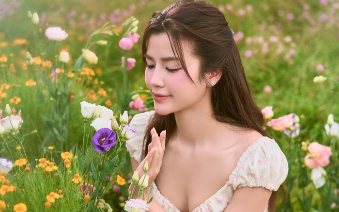 Nhan sắc đời thường của nữ diễn viên 9X gây sốt phim giờ vàng