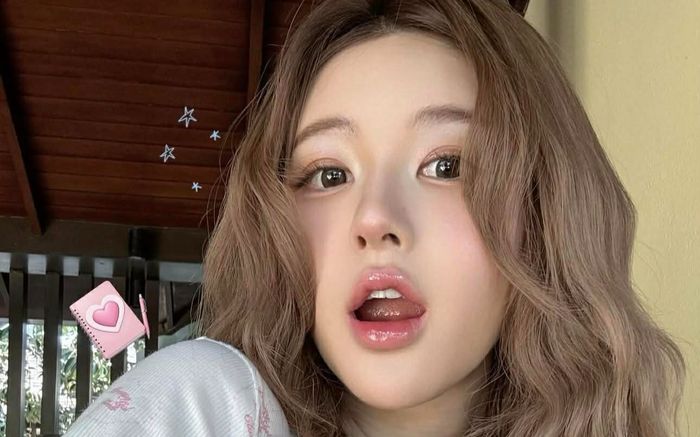 Triệu Lộ Tư gây bão với nhan sắc búp bê sống trong loạt ảnh selfie