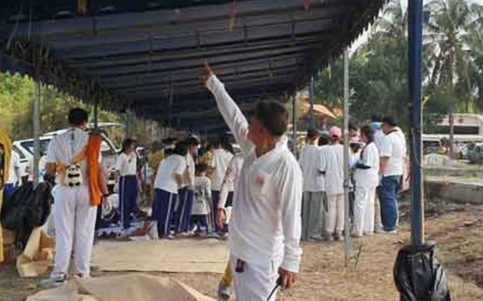 Đi dọn dẹp nghĩa trang, người dân sửng sốt trước cảnh tượng kinh hãi