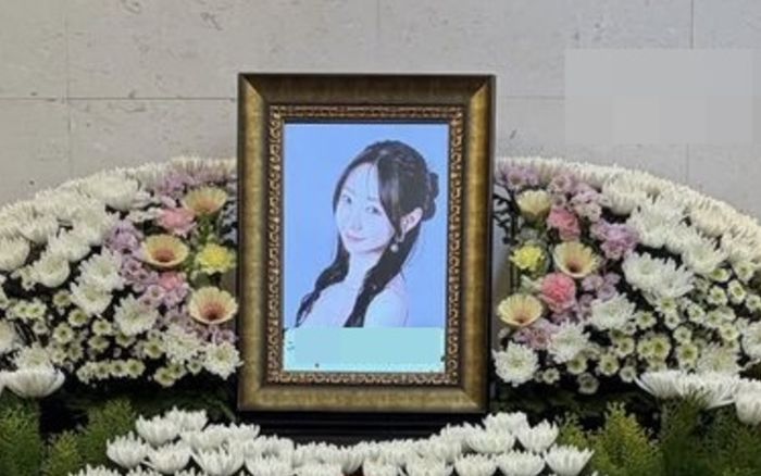 Nữ ca sĩ trẻ đột ngột qua đời khiến khán giả bàng hoàng