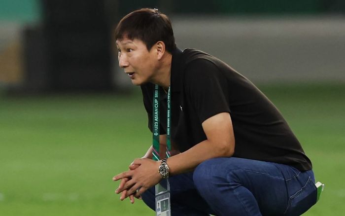 Tin sáng 22/3: HLV Kim Sang Sik bị góp ý trước trận gặp Malaysia