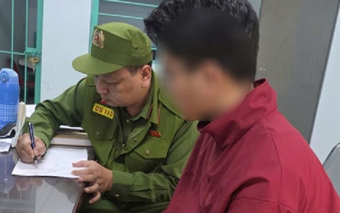 Bắt quả tang hành vi đáng xấu hổ của nam thanh niên ở nhà vệ sinh nữ tại phường Tây Hồ