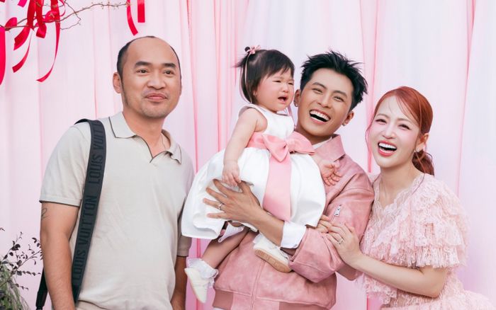 Tiến Luật gặp 'sự cố' hy hữu khi đi thôi nôi con Puka