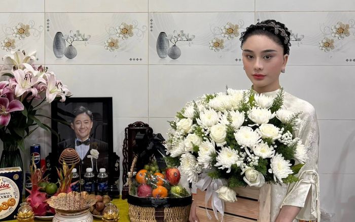 Lâm Khánh Chi nhắn vỏn vẹn 7 chữ xúc động khi viếng Quý Bình