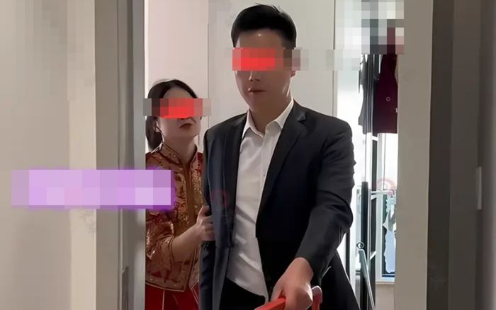 Xôn xao chú rể bất ngờ tuyên bố hủy hôn trong đám cưới, bỏ mặc cô dâu ra sức níu kéo